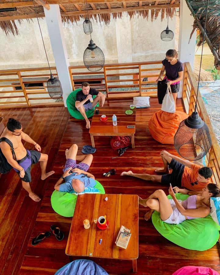 Chief Mau Moalboal Cebu Hostel Buitenkant foto