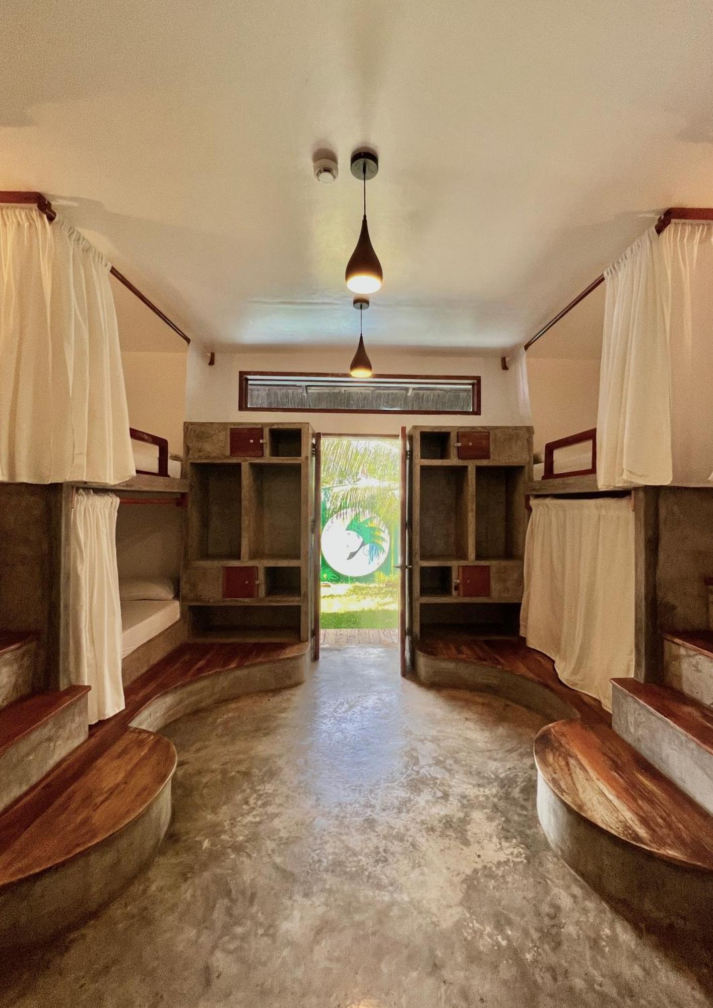 Chief Mau Moalboal Cebu Hostel Buitenkant foto