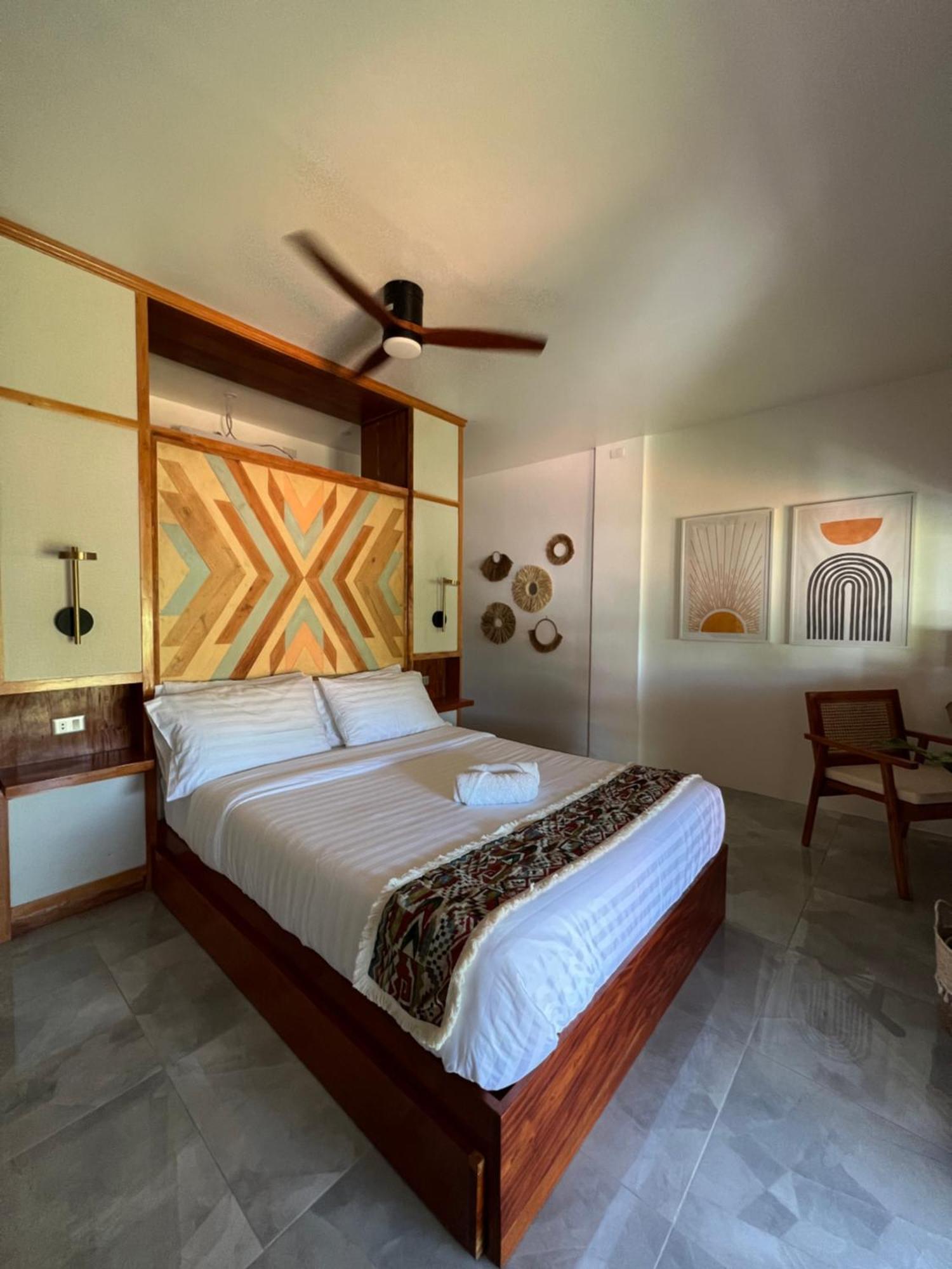 Chief Mau Moalboal Cebu Hostel Buitenkant foto