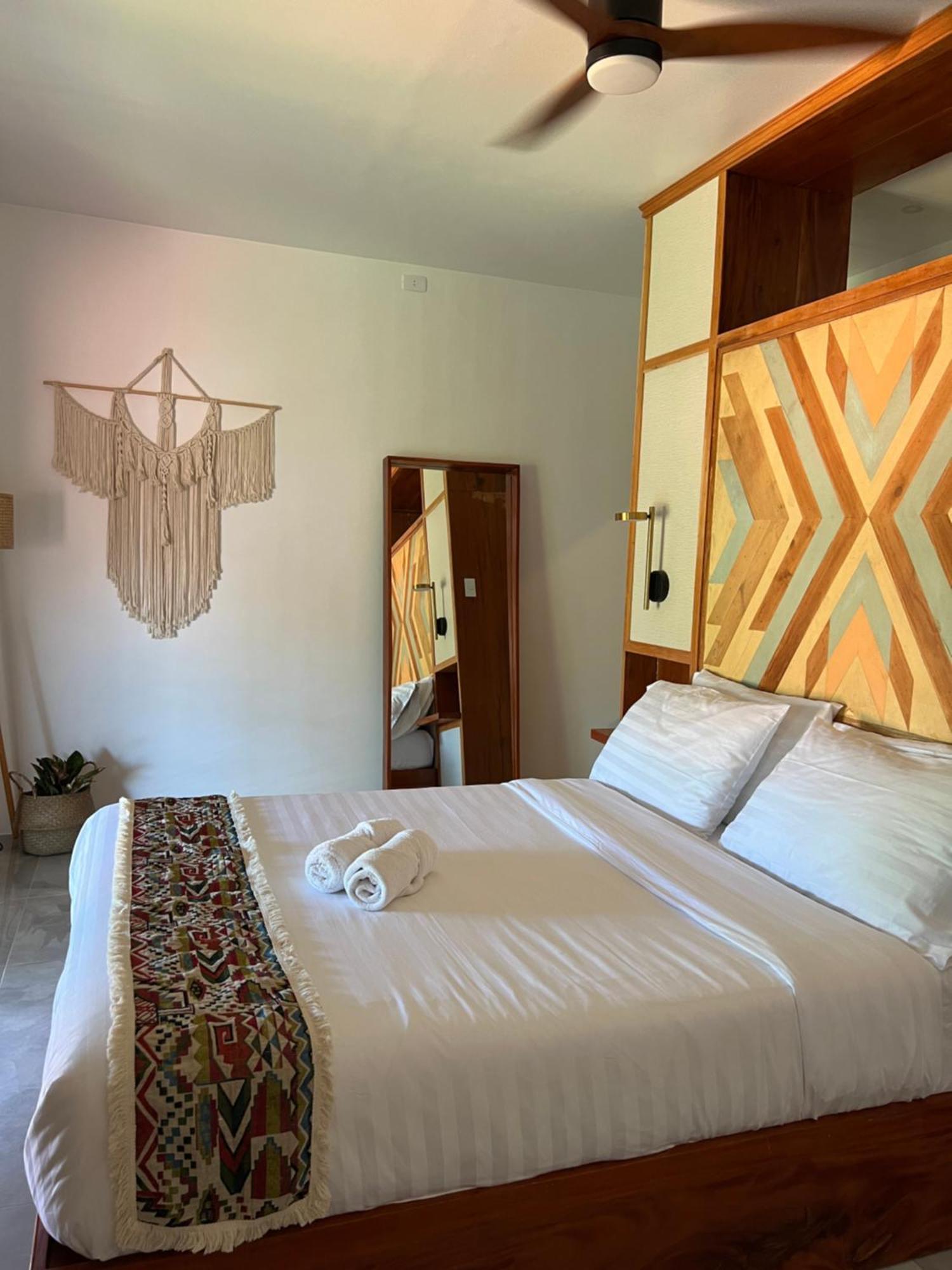 Chief Mau Moalboal Cebu Hostel Buitenkant foto
